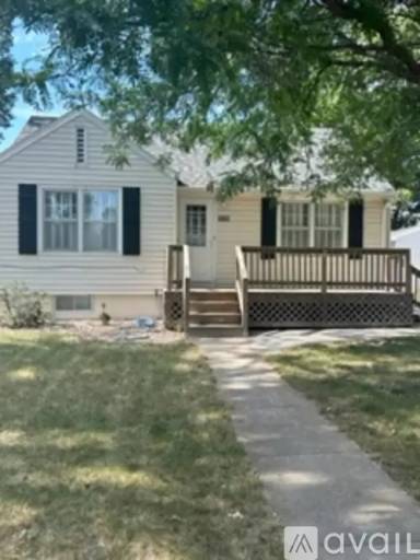 Main picture of 2520 W Division St