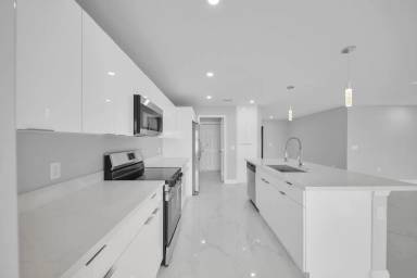 Main picture of 2913 NW 9th Ter