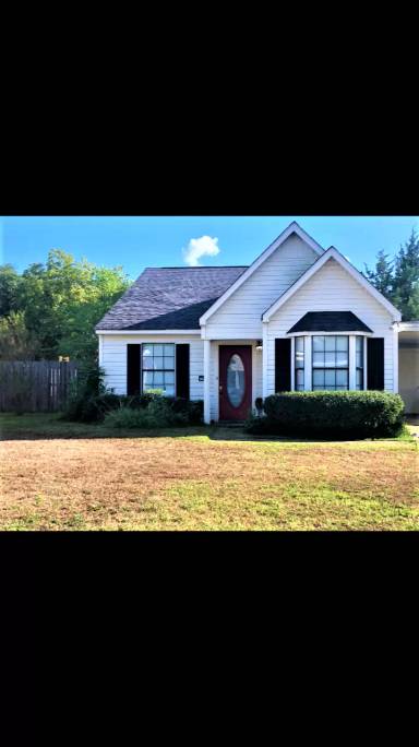 Main picture of 107 Cedar Cir