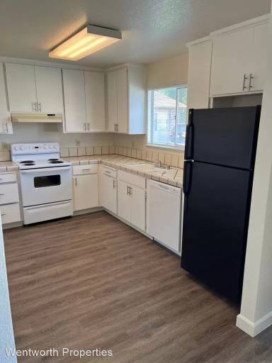 Main picture of 1460 Eastwood Ave