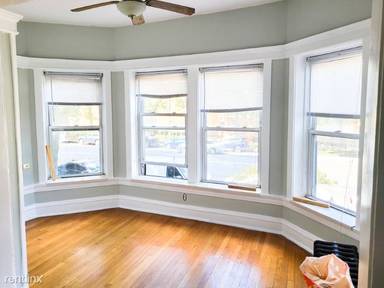 Main picture of 7661 N Sheridan Rd