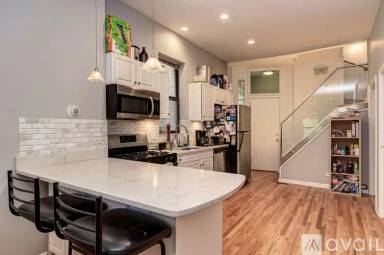 Main picture of 1116 N Hermitage Ave