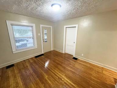 Main picture of 1409 N Denny St