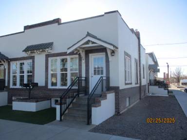 Main picture of 1100 Main St