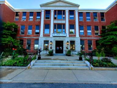 Main picture of 96 Church St