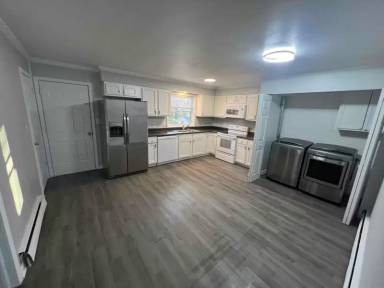 Main picture of 1155 E 105th St
