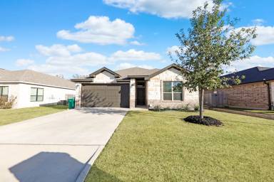 Main picture of 421 Holstein Dr