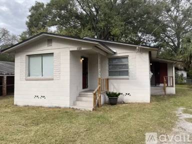Main picture of 1523 W 29th St