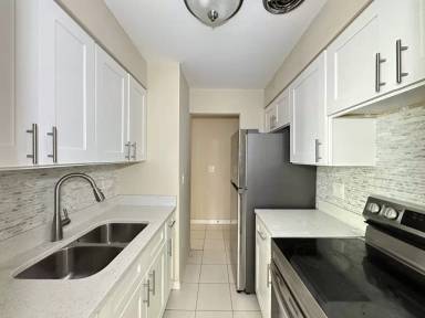 Main picture of 3825 N Pine Grove Ave