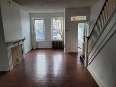 Main picture of 2421 N 32nd St