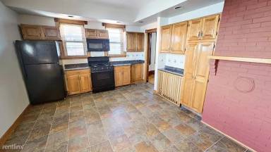 Main picture of 18 Pleasant St