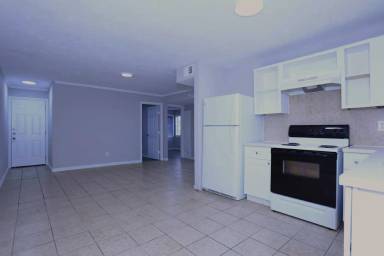 Main picture of 123 W 6th St