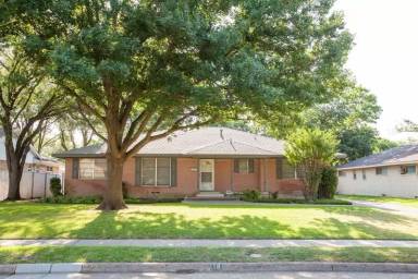 Main picture of 118 N Lois Ln