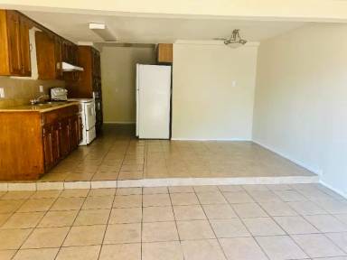 Main picture of 3101 E Price St
