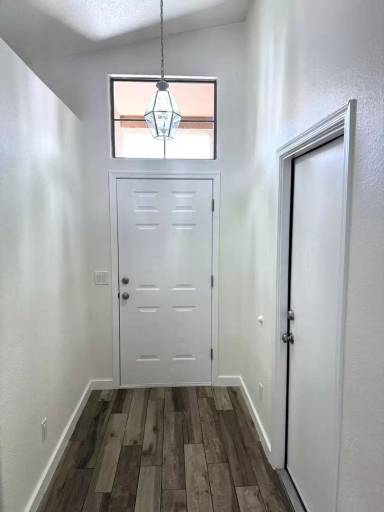 Main picture of 12710 W Ash St