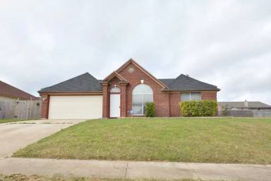 Main picture of 5001 Windsong Dr