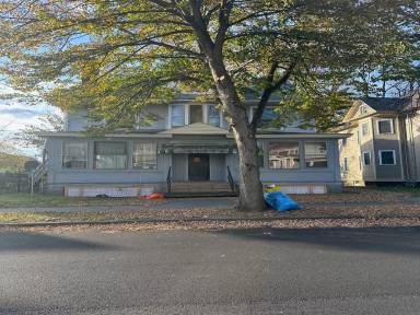 Main picture of 7 Crandall St