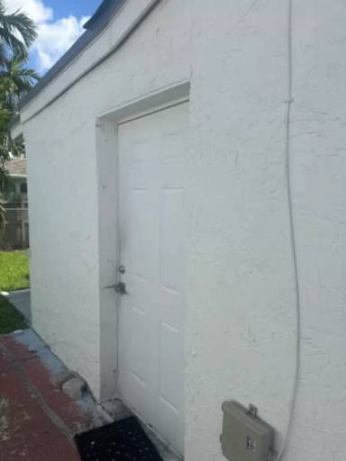 Main picture of 9740 SW 2nd St