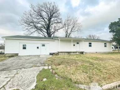 Main picture of 130 S Highland Ave