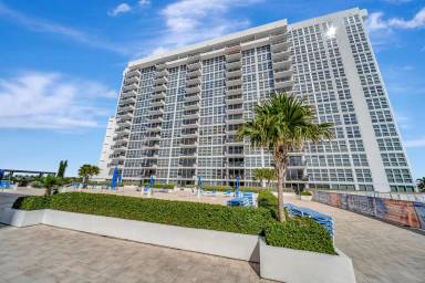 Main picture of Silver Thatch Atlantic Plaza