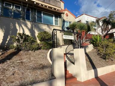 Main picture of 1830 Robinson Ave