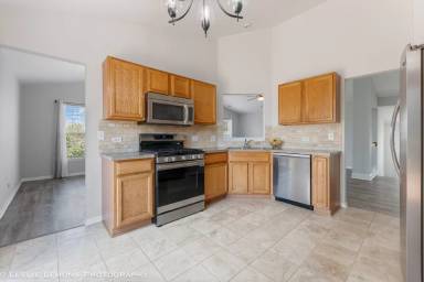 Main picture of 3337 Bromley Ln