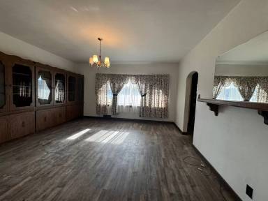 Main picture of 246 W 8th Ave