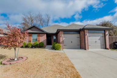 Main picture of 2403 S 11th Pl
