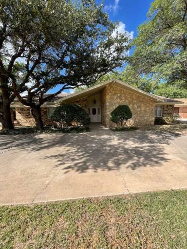 Main picture of 4706 88th St