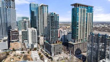 Main picture of 70 Rainey Condo