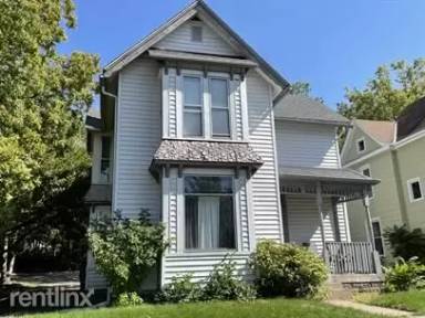 Main picture of 2411 Fillmore St NE