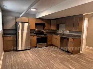 Main picture of 4556 S Prairie Ave