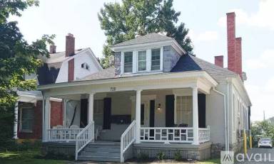 Main picture of 720 E High St