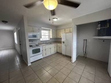 Main picture of 218 SE 16th Pl
