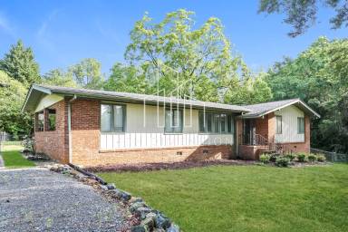 Main picture of 2601 Peace Haven Dr