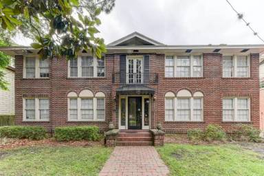 Main picture of 2786 Riverside Ave