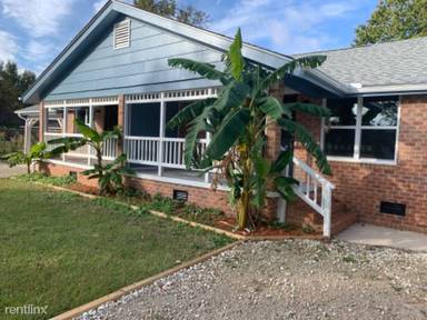 Main picture of 136 Weeks Dr