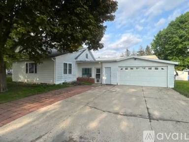 Main picture of 139 2nd Ave NE