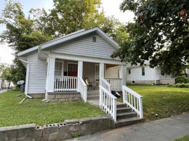 Main picture of 103 E 16th St