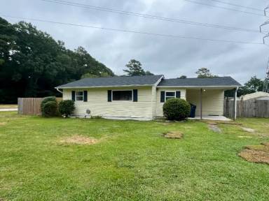 Main picture of 132 Lakewood Dr