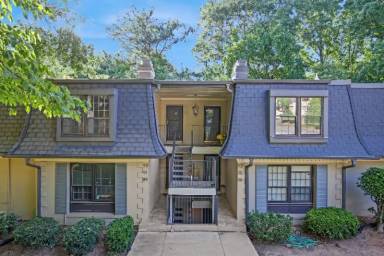 Main picture of 93 La Rue Pl NW