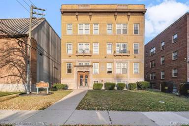 Main picture of 590 Parkview Dr