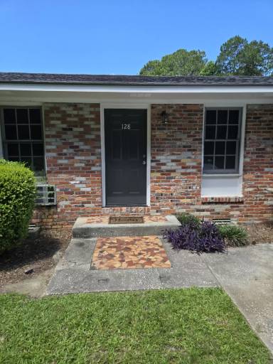 Main picture of 128 Dogwood Ln