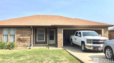 Main picture of 833 Crestview Dr