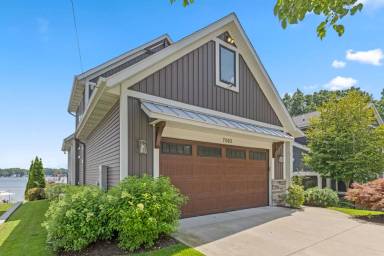 Main picture of 7002 Silver Lake Dr NE
