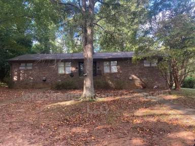 Main picture of 100 Pinebrook Rd