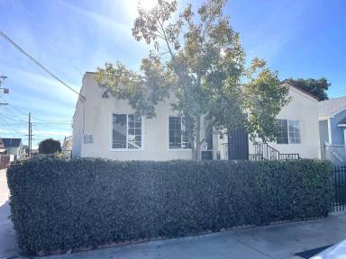 Main picture of 323 W Sepulveda St