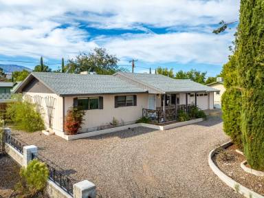 Main picture of 912 S 6th St