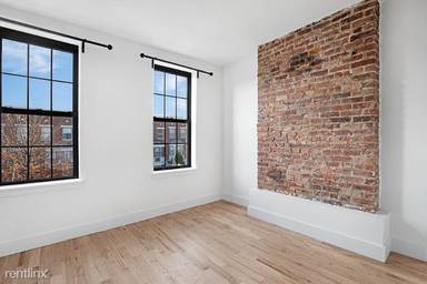 Main picture of 300 Palmetto St