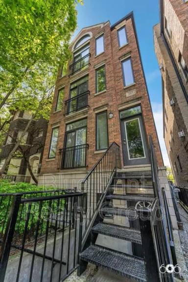Main picture of 5438 S Indiana Ave
